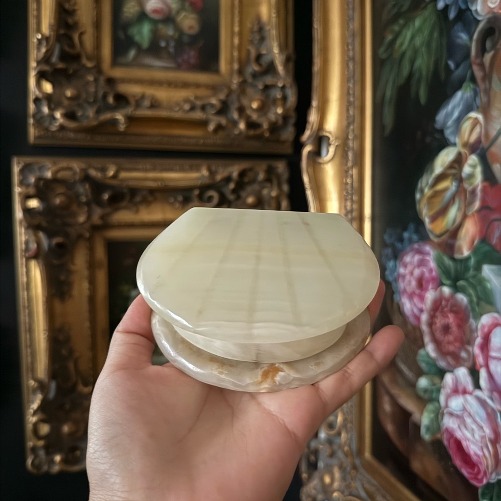 Unique Vintage Cream Onyx Coaster Set